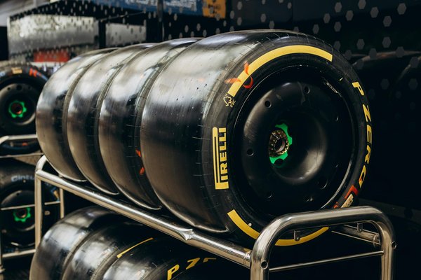 Quels sont les avantages d'opter pour une moto électrique par rapport à une moto à essence ?