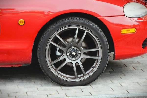 Comment reconnaître les signes d'usure des pneus et leur impact sur votre sécurité ?